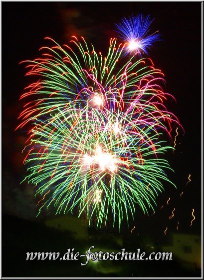 Feuerwerk_09.jpg - Ein Feuerwerk im Hafen von Mao auf Menorca