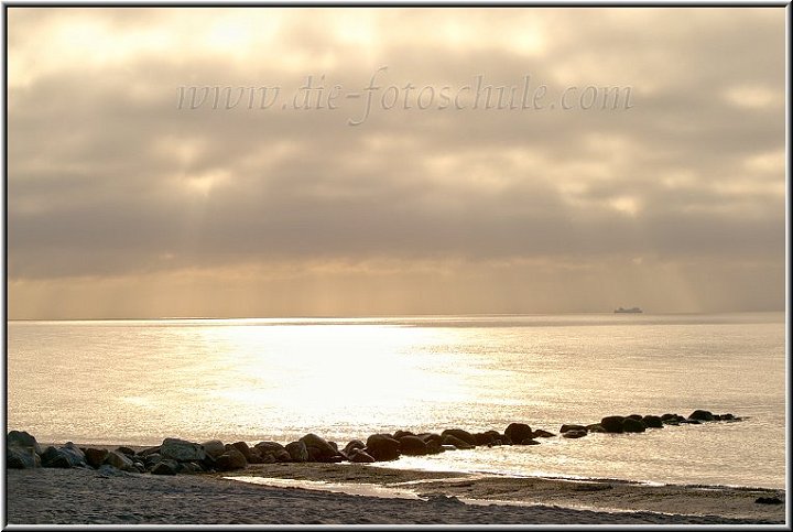 Kellenhusen_Sonnenaufgang_1.jpg - Sonnenaufgang in Kellenhusen. Das Foto stammt aus meiner Foto-Rubrik Ostsee der Digital-Fotogalerie.