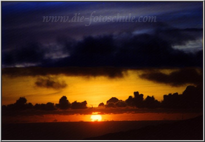 Sonnenuntergang.jpg - Traumhafte Sonnenuntergänge erlebst Du auf der Kanaren-Insel La Palma. In meiner Digital-Fotogalerie habe ich eine spezielle Rubrik über La Palma mit vielen Fotos!