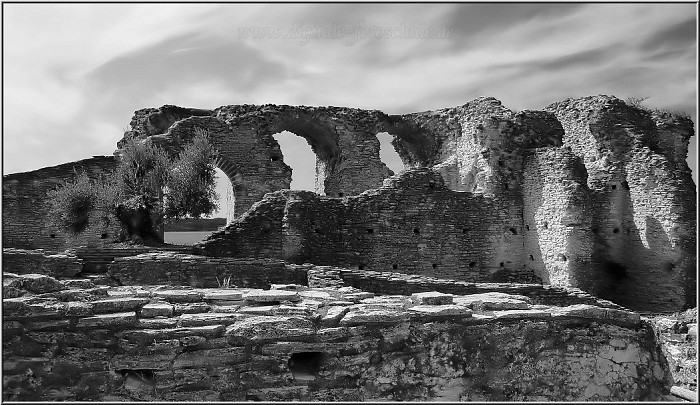 Sirmione_Grotten_019_sw